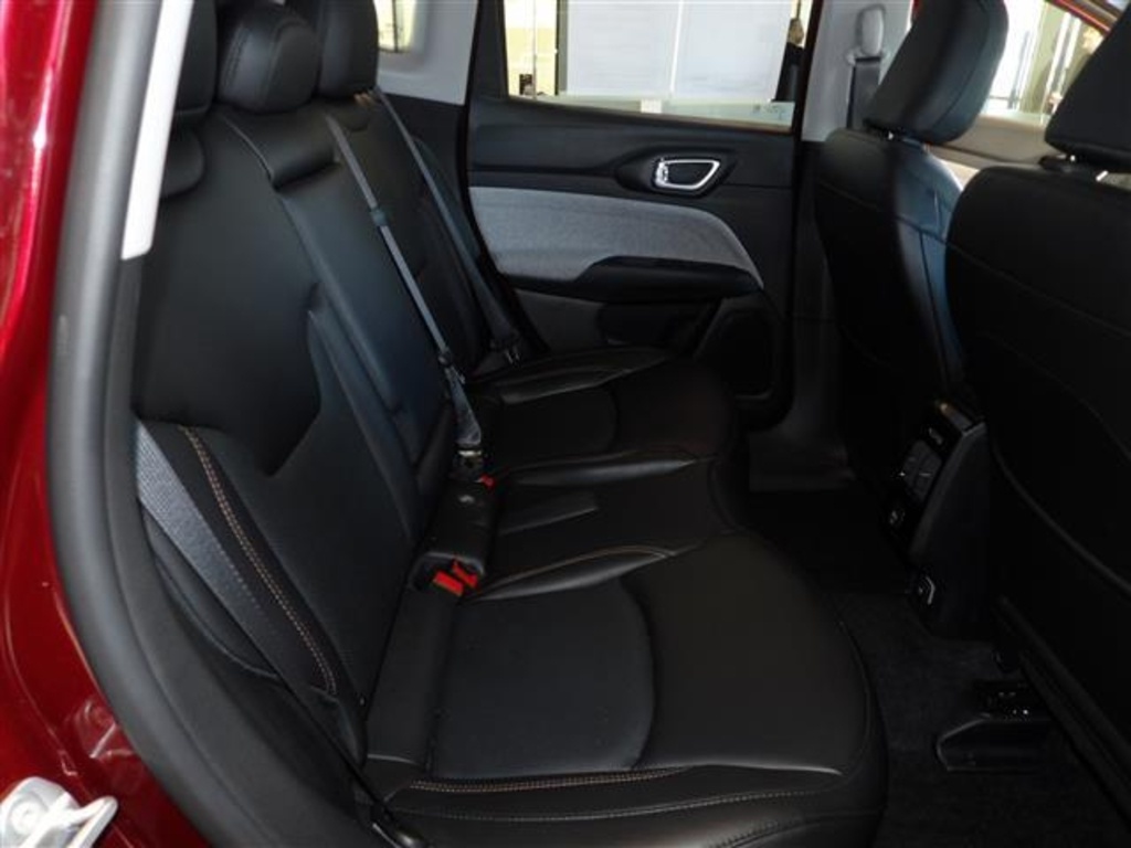 2022 Jeep Compass Latitude Lux photo 16
