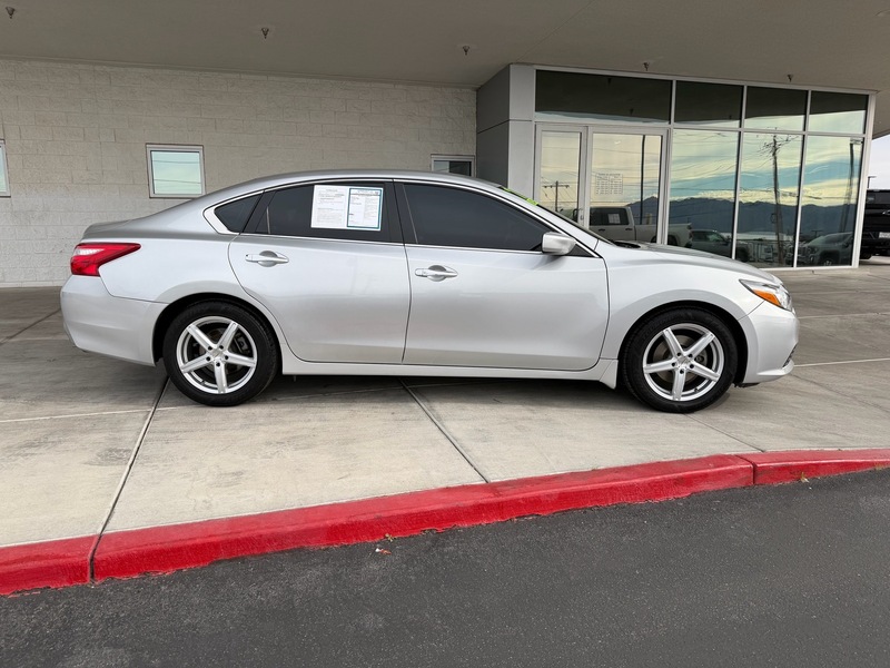 Used 2017 Nissan Altima S with VIN 1N4AL3AP9HN340034 for sale in Pahrump, NV
