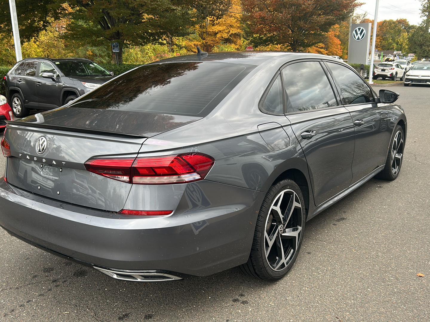 2022 Volkswagen Passat 2.0T R-Line photo 4