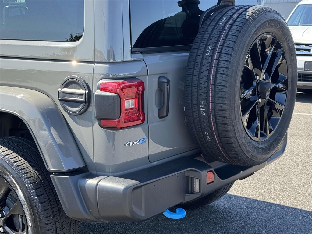 2022 Jeep Wrangler Unlimited Sahara 4xe photo 9