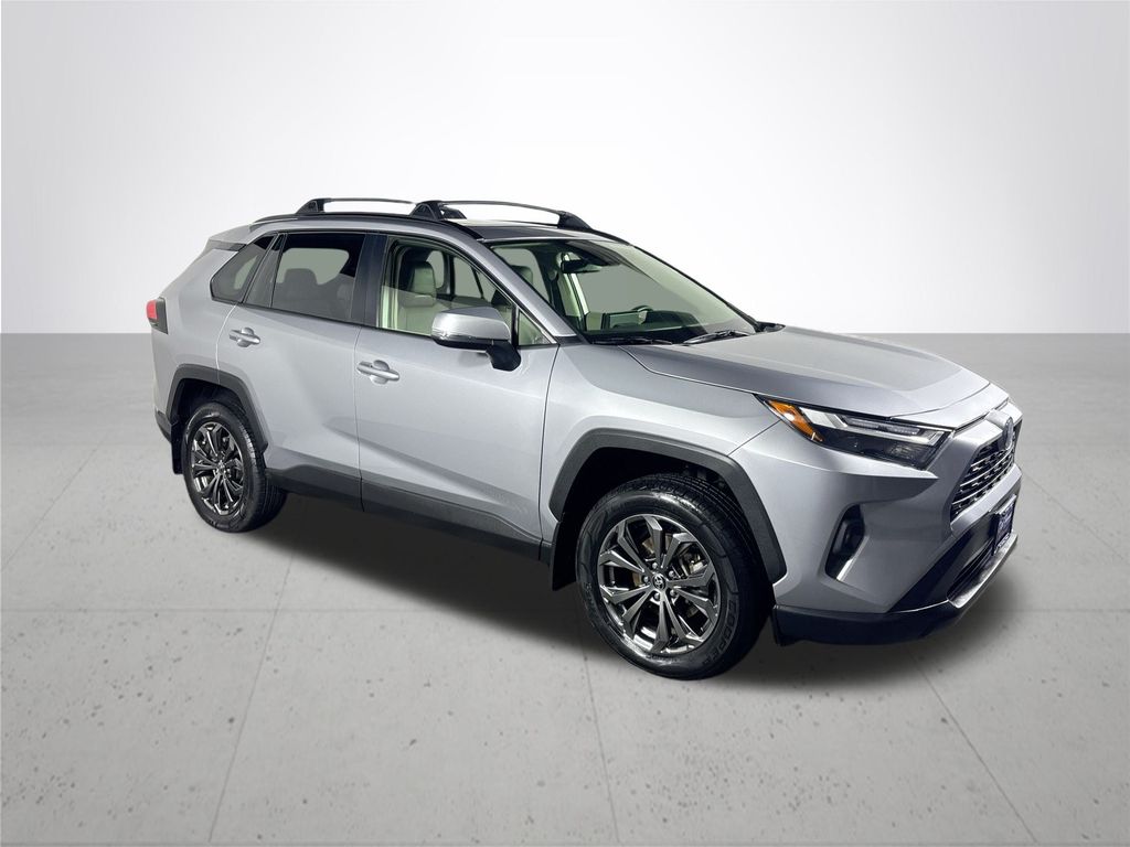 2022 Toyota RAV4 Hybrid XLE Premium photo 3