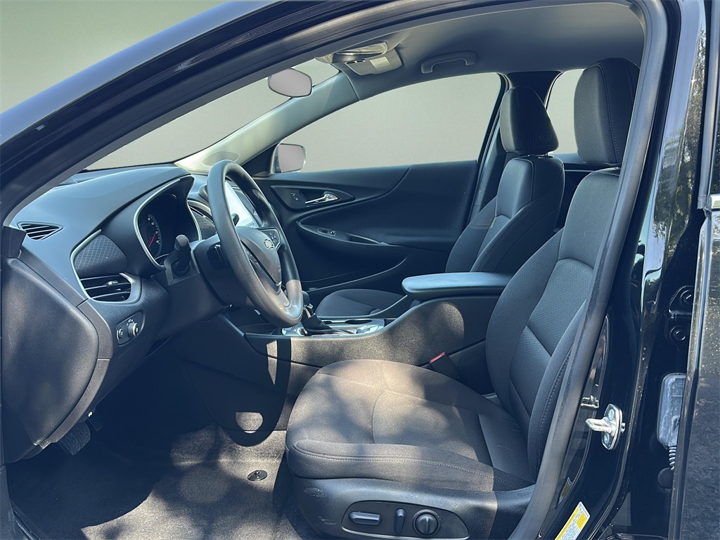 2024 Chevrolet Malibu LS photo 3