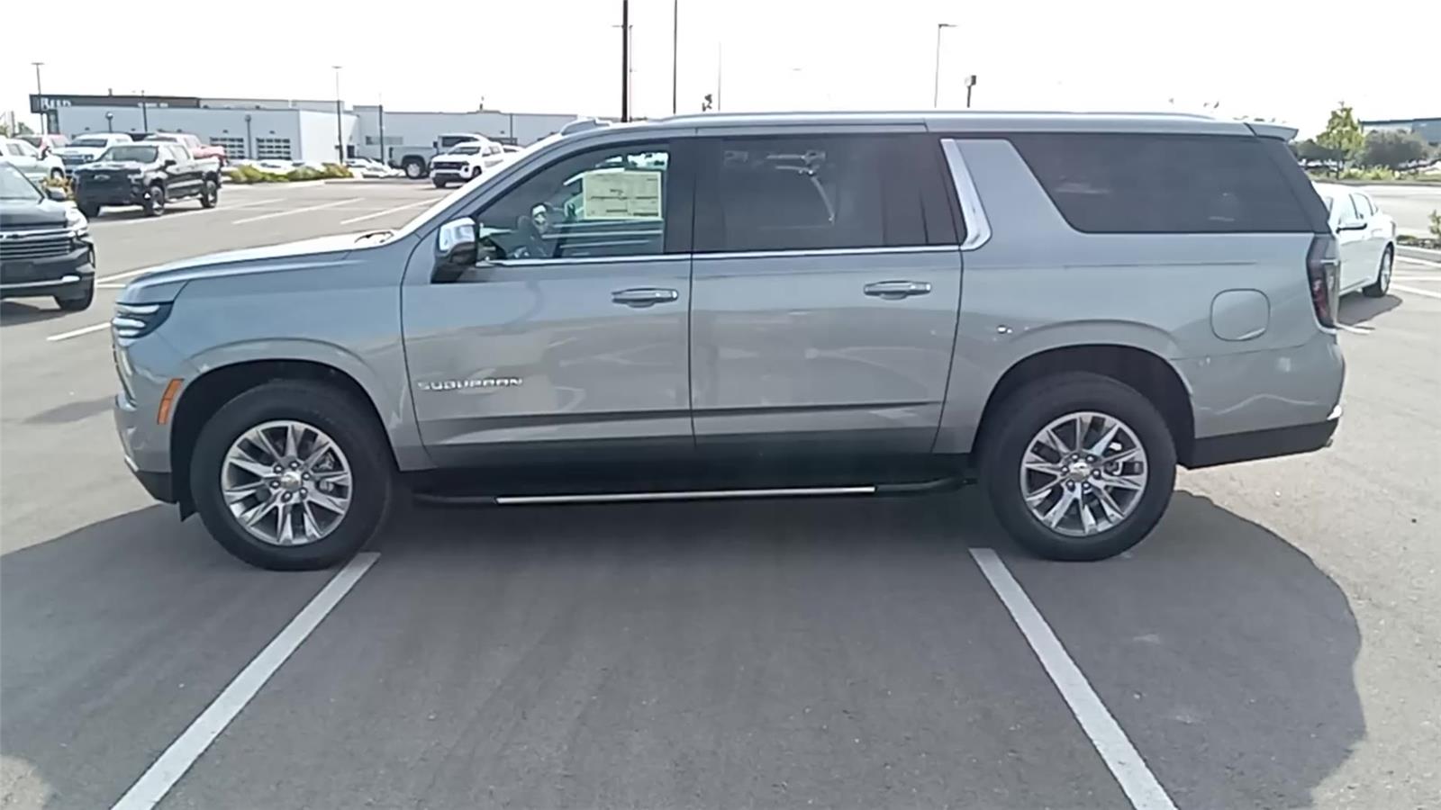 2025 Chevrolet Suburban Premier photo 4