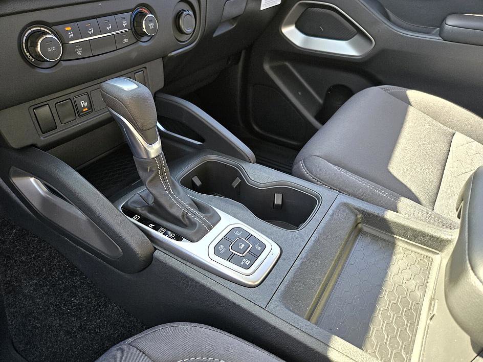 2026 Nissan Frontier Crew Cab SV photo 15