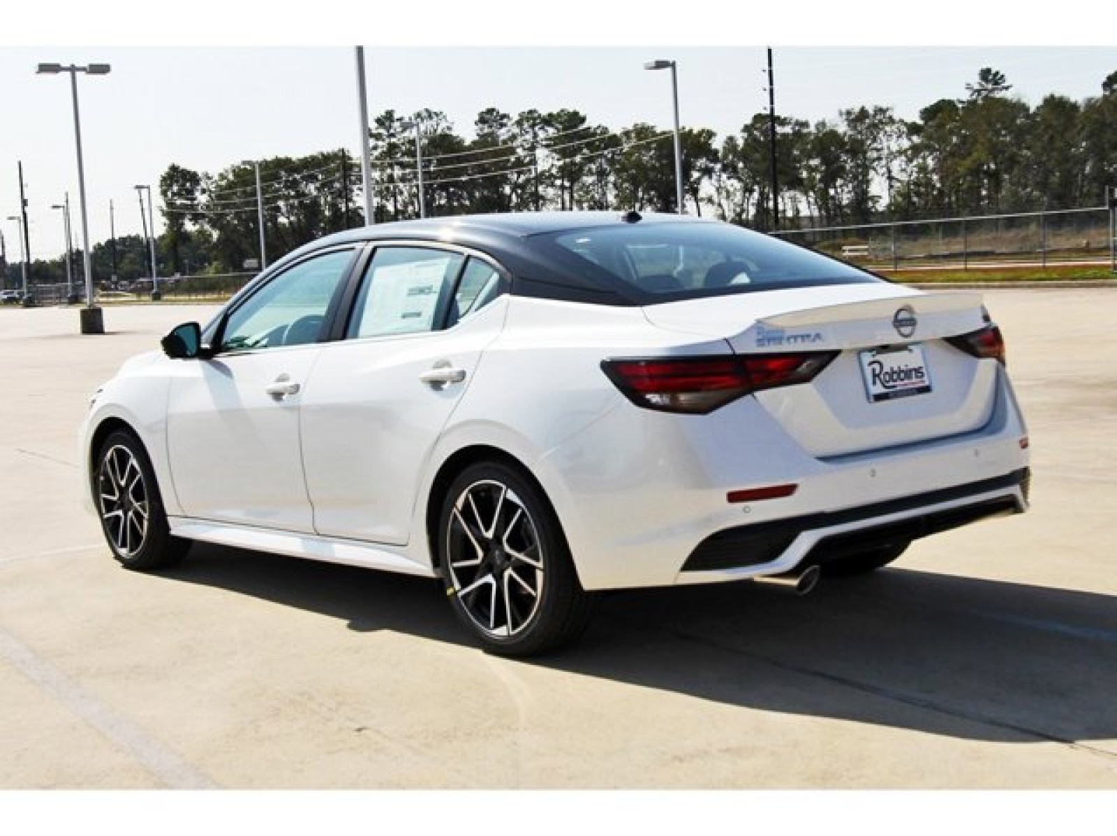 2025 Nissan Sentra SR White at Robbins Nissan