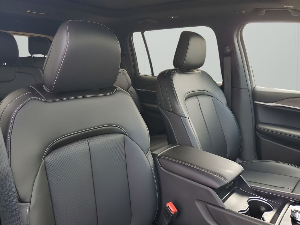 2025 Jeep Grand Cherokee Limited photo 13