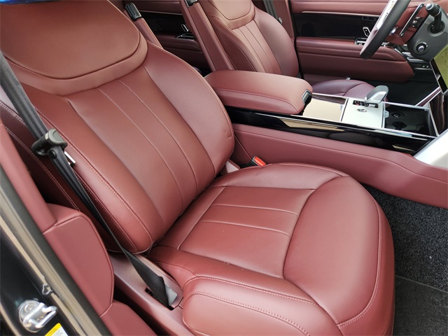 2025 Land Rover Range Rover SE photo 10
