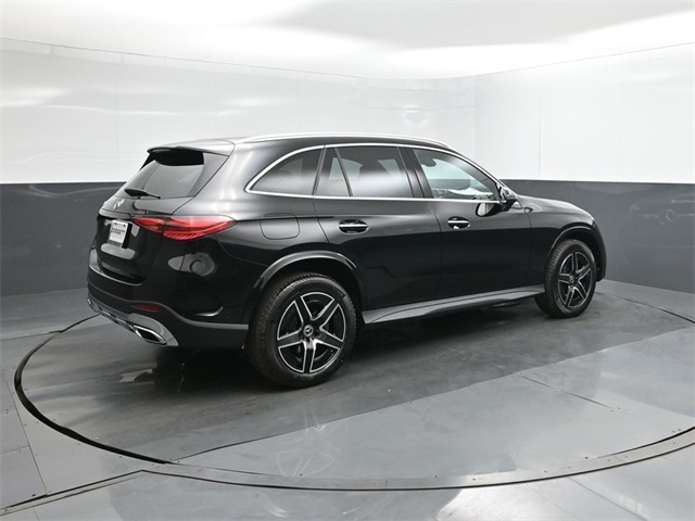 2026 Mercedes Benz GLC 300 photo 4