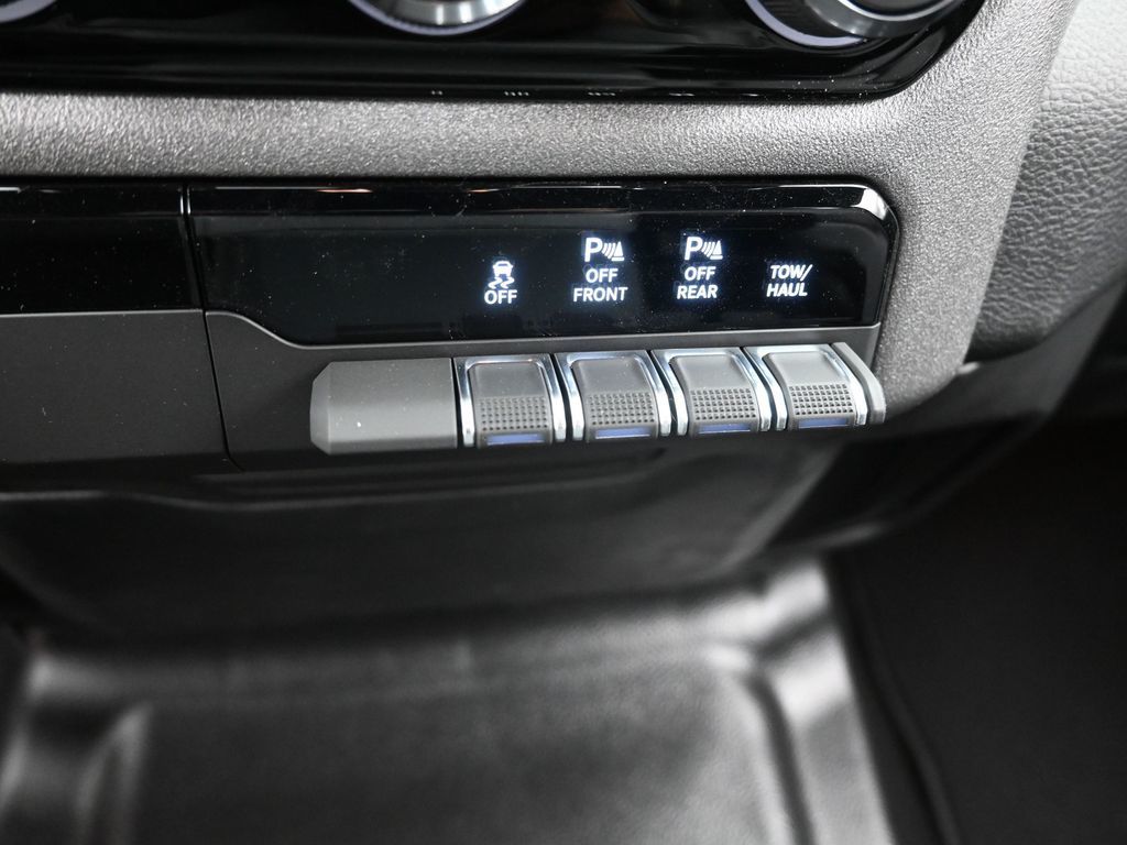 2025 Ram 1500 Tradesman photo 13