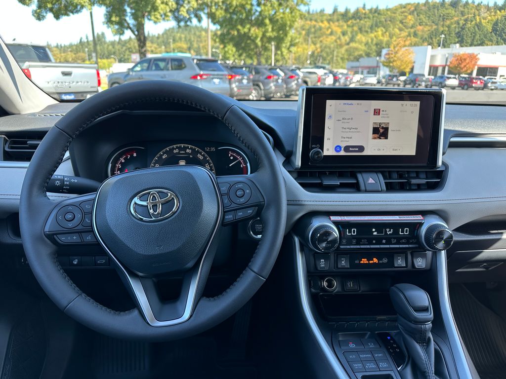 2025 Toyota RAV4 XLE photo 15