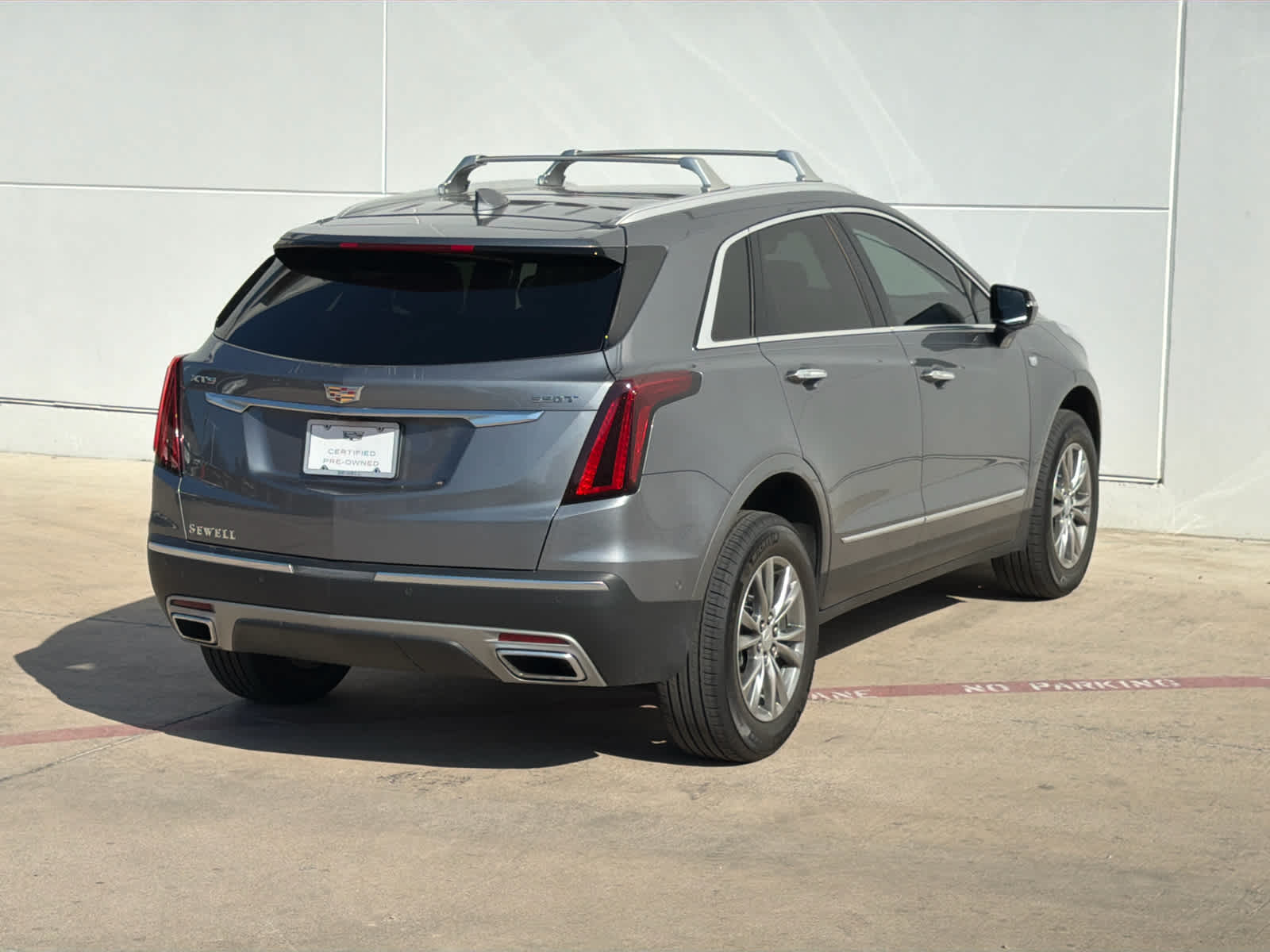 2022 Cadillac XT5 Premium Luxury photo 3