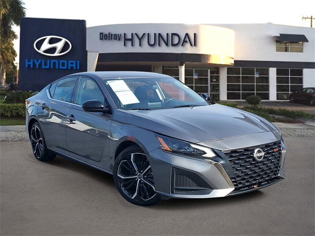 2024 Nissan Altima SR's photo