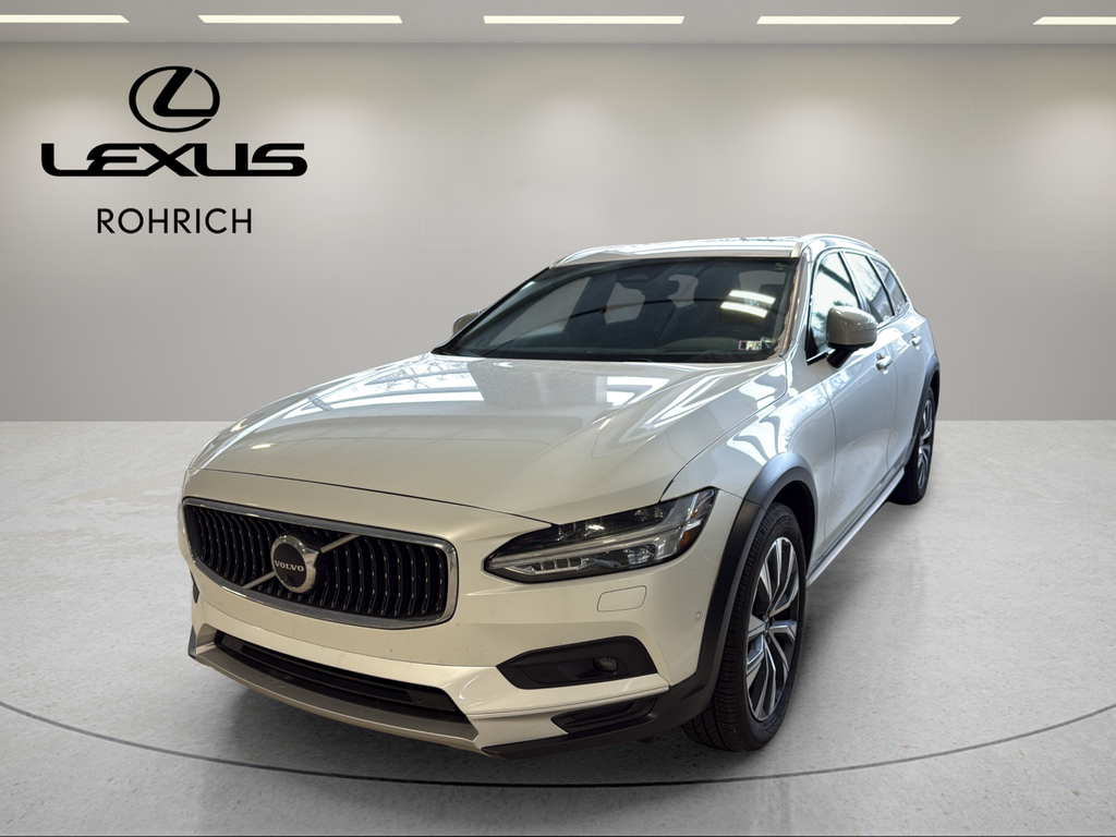 2022 Volvo V90 Cross Country Base's photo