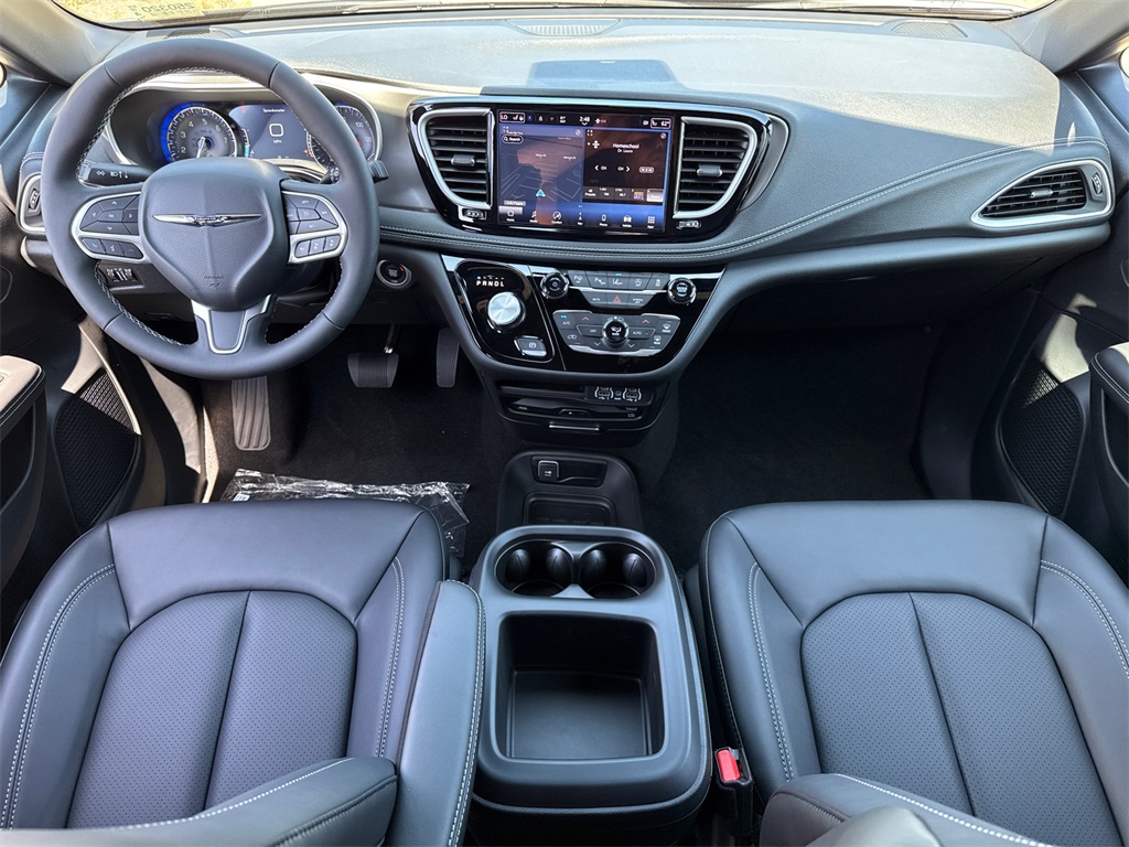 2025 Chrysler Pacifica photo 22