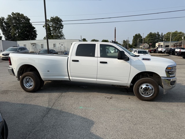 2026 Ram 3500 Tradesman photo 4