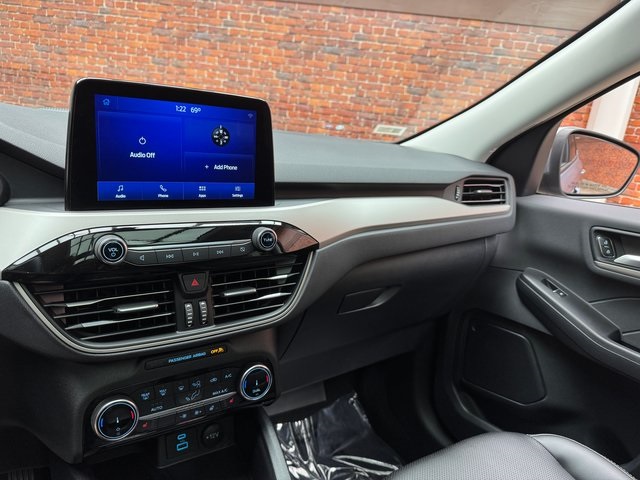 2022 Ford Escape SEL photo 16