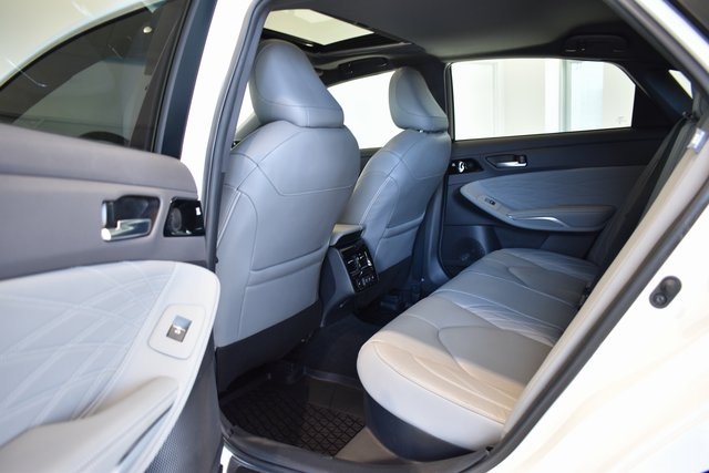 2020 Toyota Avalon Hybrid Limited photo 12