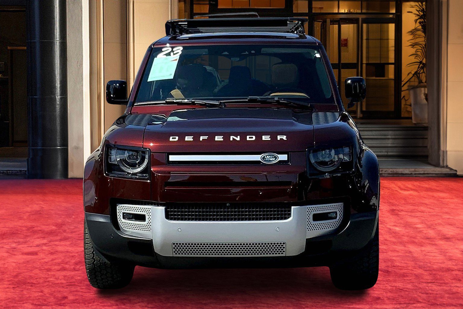 2023 Land Rover Defender SE photo 3
