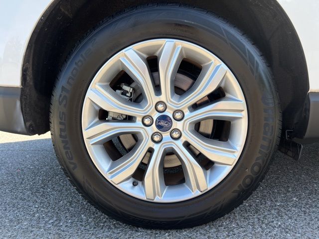 2022 Ford Edge Titanium photo 14