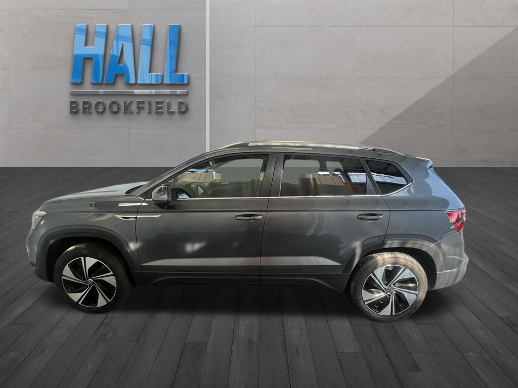 2024 Volkswagen Taos SE photo 2