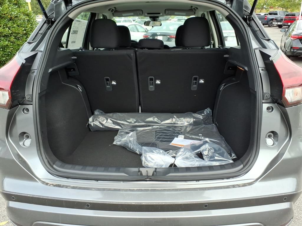 2025 Nissan Kicks Play S photo 10