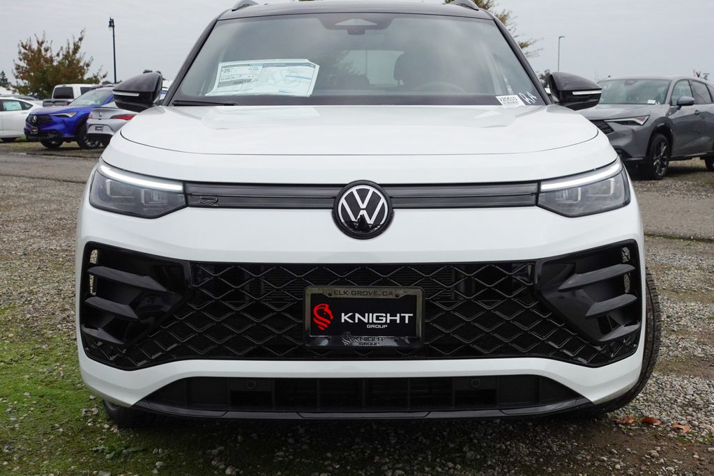 2026 Volkswagen Tiguan SE R-Line Black photo 4