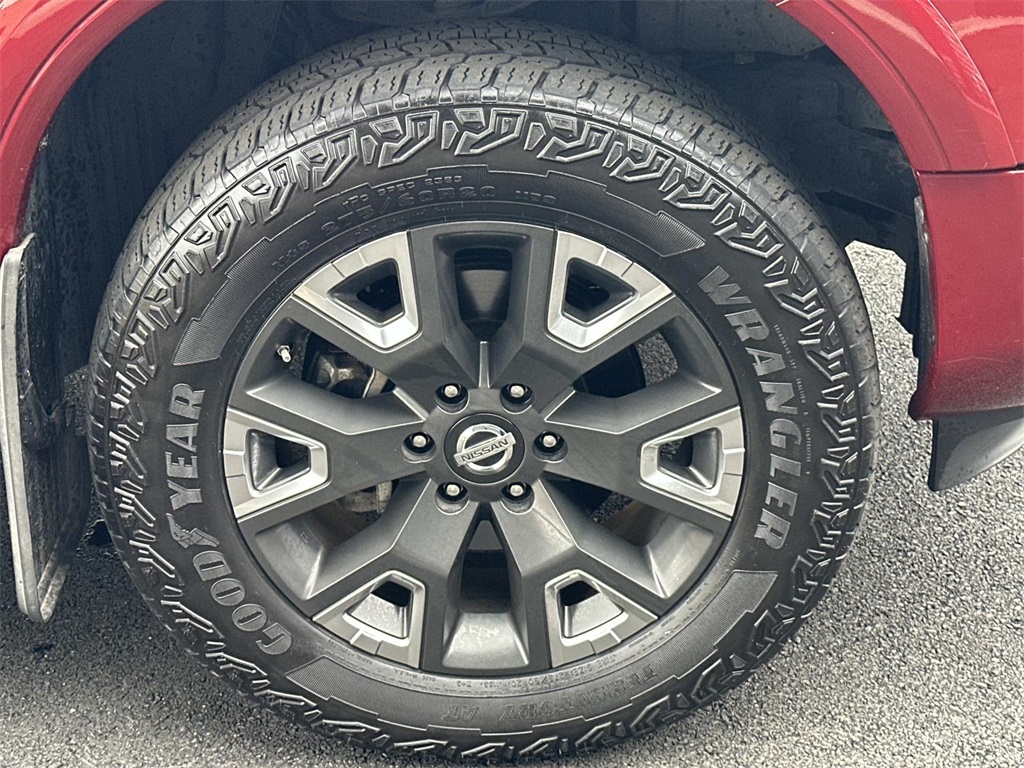 2021 Nissan Titan Platinum Reserve photo 6