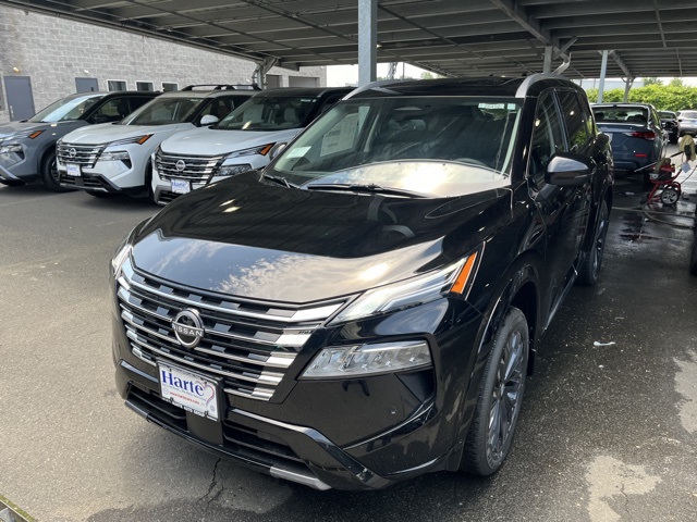 2025 Nissan Rogue Platinum's photo