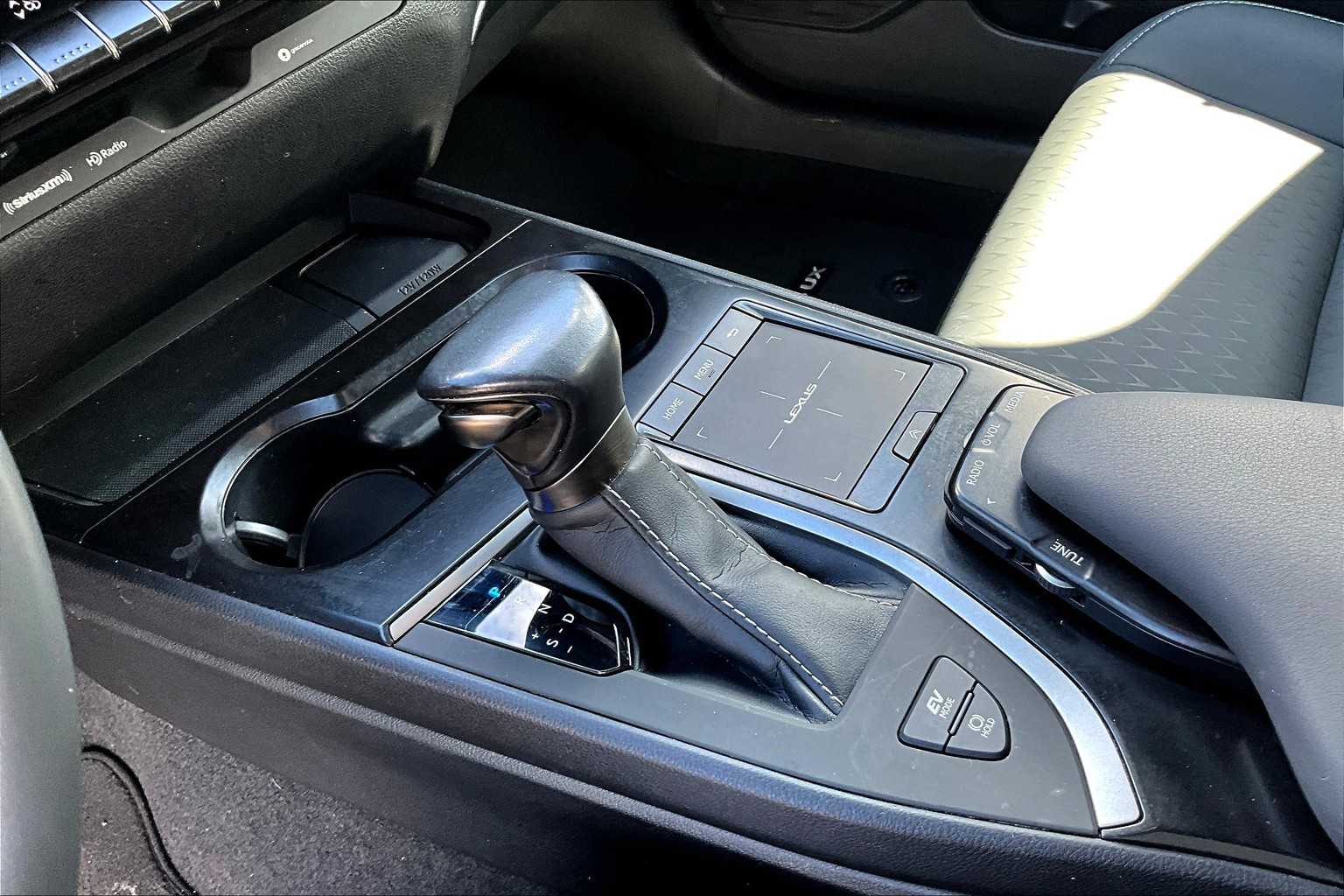 2021 Lexus UX 250h photo 16