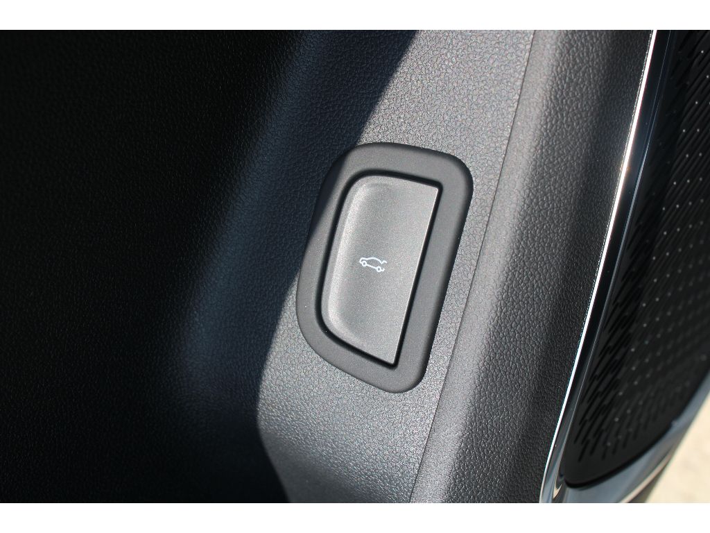 2026 Chevrolet Traverse photo 21