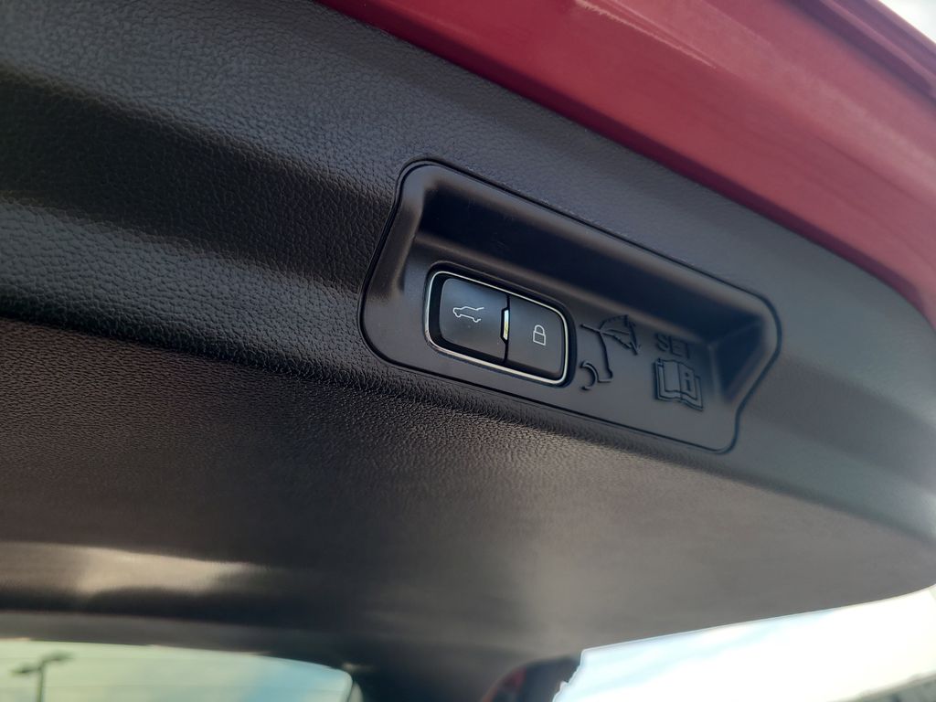 2020 Ford Explorer XLT photo 21