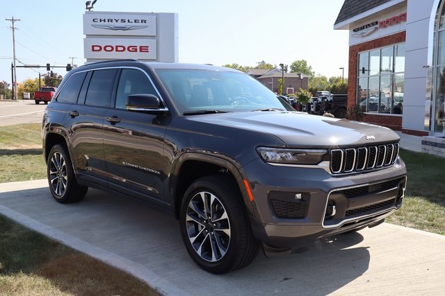2025 Jeep Grand Cherokee Overland photo 2