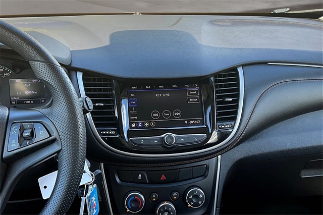 2020 Chevrolet Trax LS photo 3
