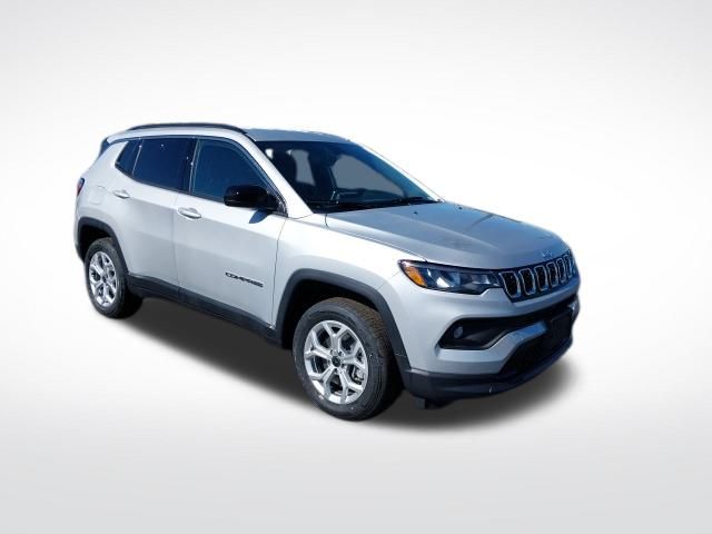 2025 Jeep Compass Latitude photo 2
