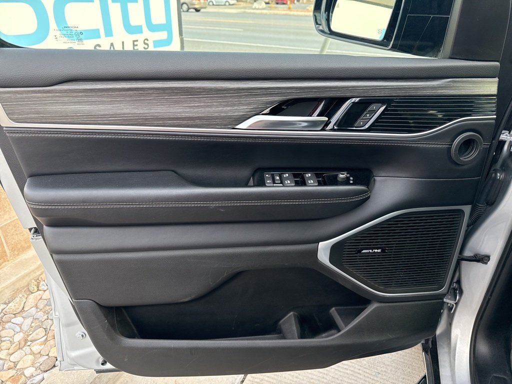 2023 Jeep Wagoneer L Series II photo 6