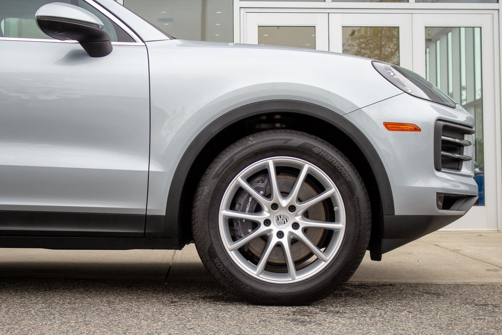 2024 Porsche Cayenne Base photo 5