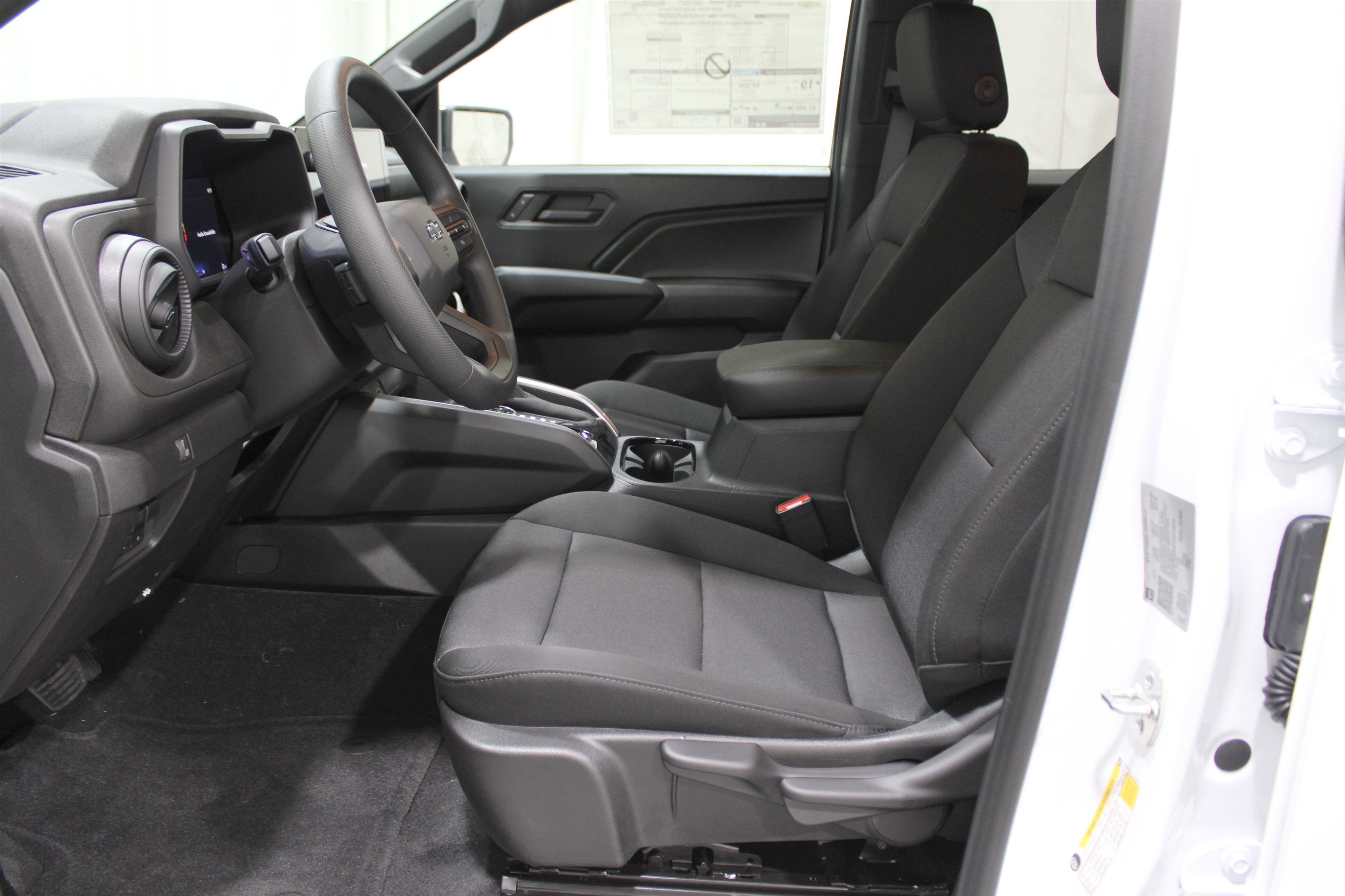 2026 Chevrolet Colorado Trail Boss photo 2