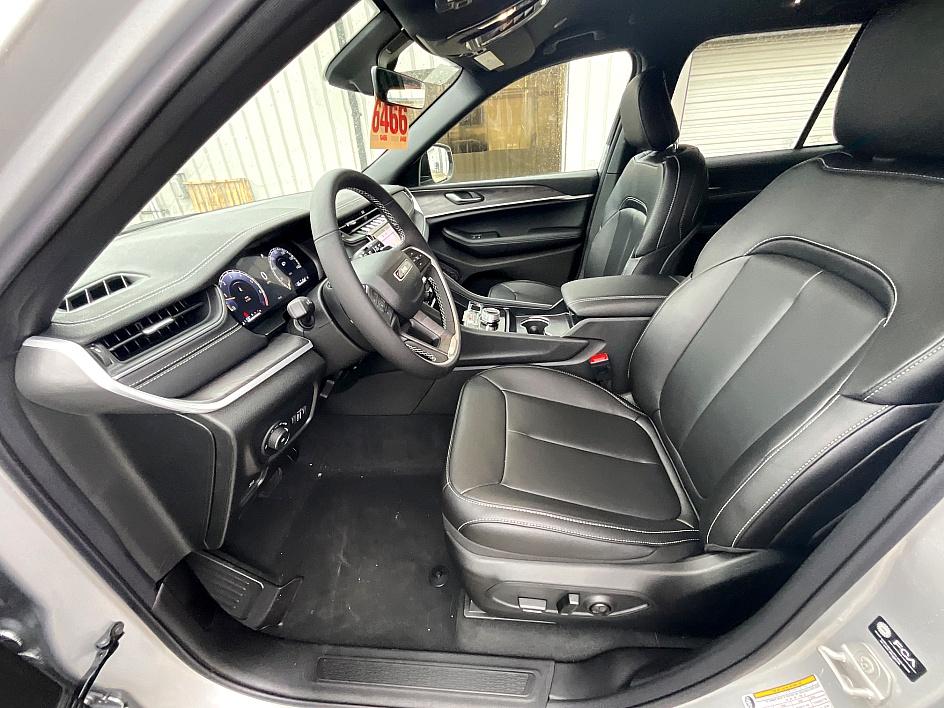 2025 Jeep Grand Cherokee Limited photo 14