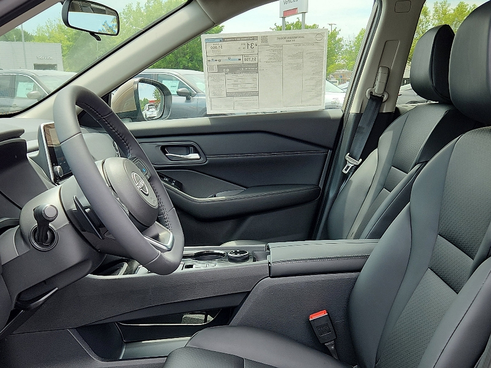 2025 Nissan Rogue SV photo 7