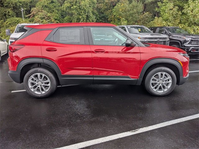 2026 Chevrolet Trailblazer LS photo 2