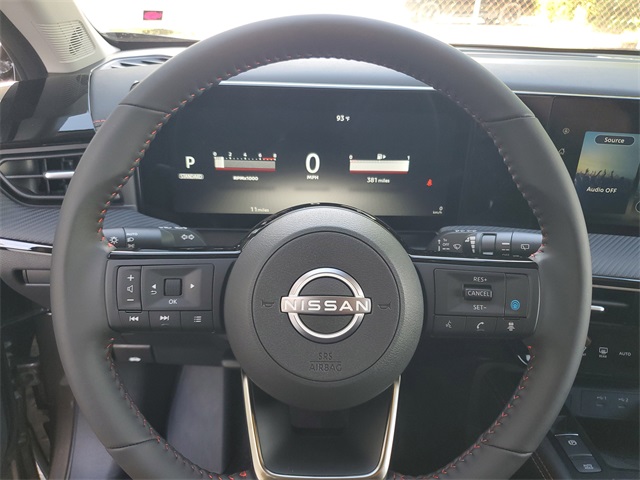 2025 Nissan Kicks SR photo 8