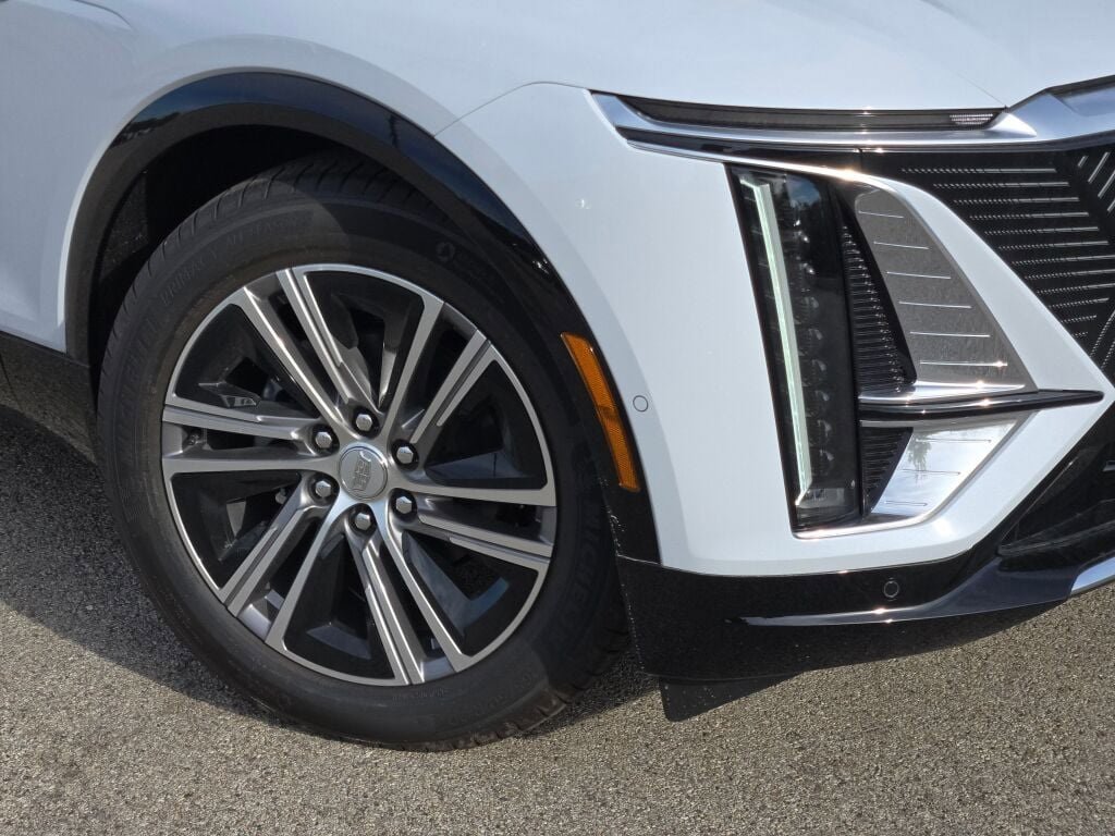 2026 Cadillac Lyriq Luxury photo 3