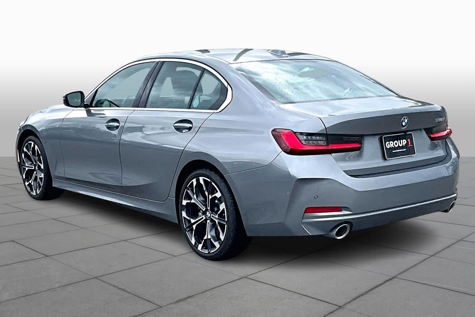 2025 BMW 3 Series 330i - Photo 9