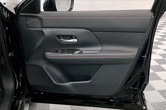 2025 Nissan Kicks SR photo 31