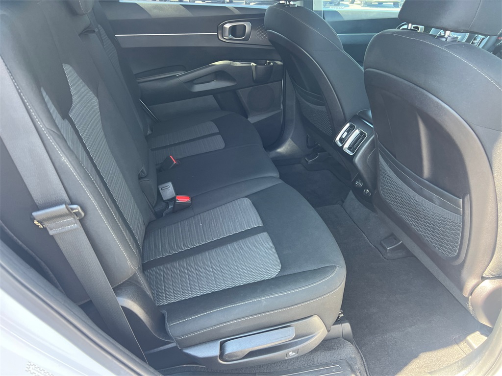 2022 Kia Sorento LX photo 15