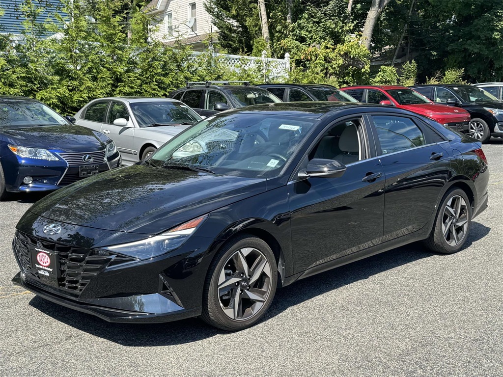 2023 Hyundai Elantra Limited photo 3