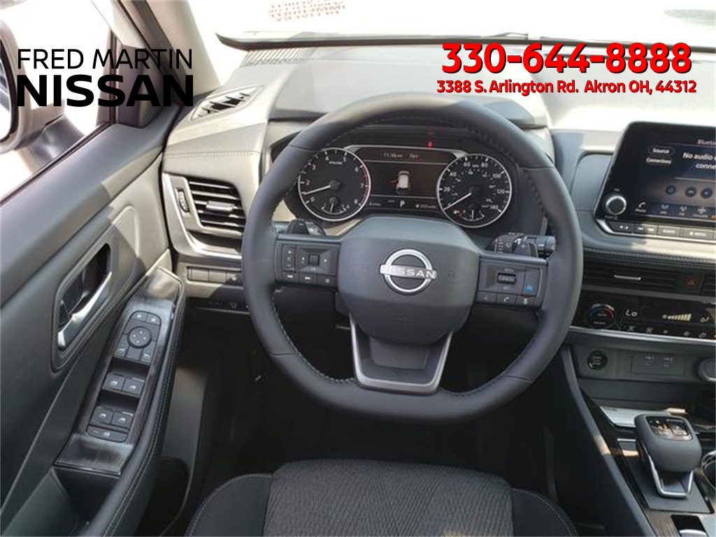 2025 Nissan Rogue SV photo 14