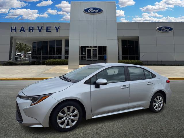 2024 Toyota Corolla LE's photo