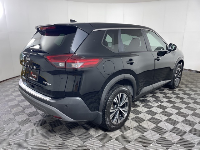 2022 Nissan Rogue SV photo 2