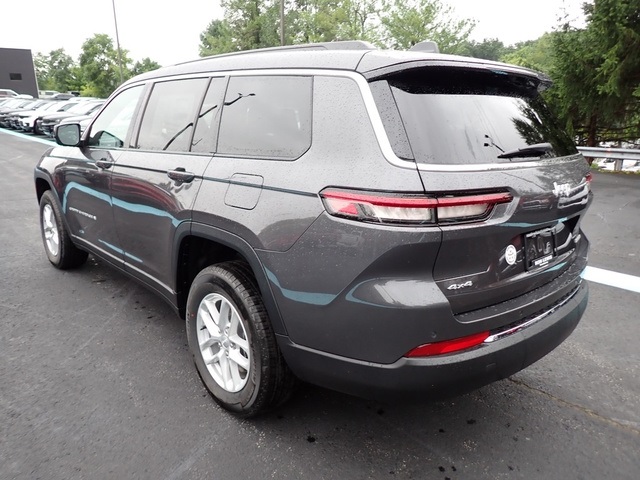 2024 Jeep Grand Cherokee Laredo photo 3
